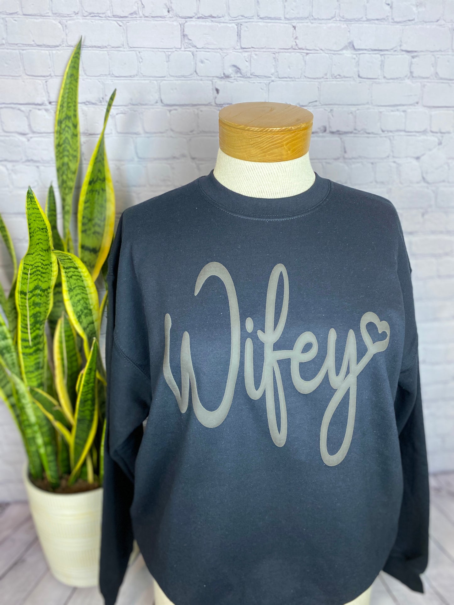 Wifey Puff Print Monochrome Crewneck Sweatshirt